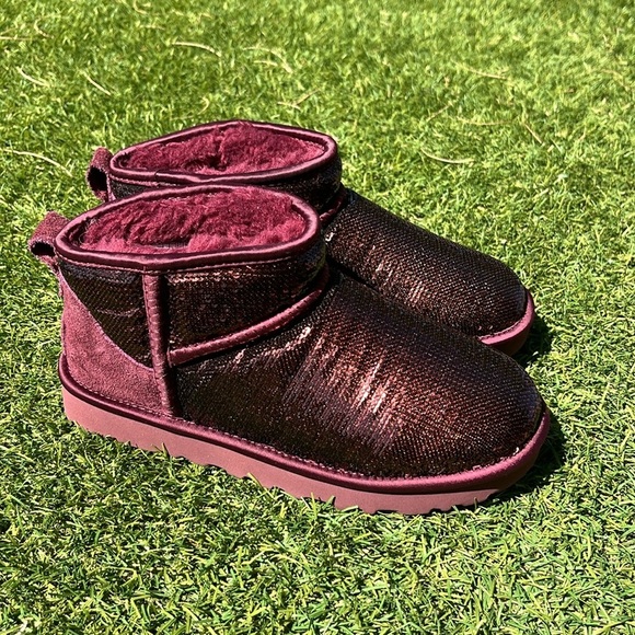 NWT UGG Ultra Mini Boots - Picture 2 of 8